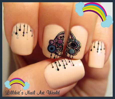 Manicura con la placa Skeleton Nails: Nube mística