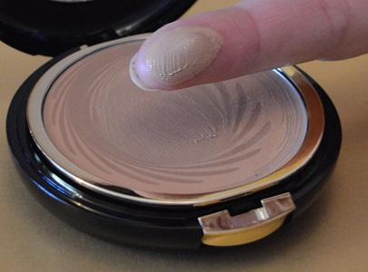 El maquillaje compacto “Color Perfection Compact” de ETRE BELLE