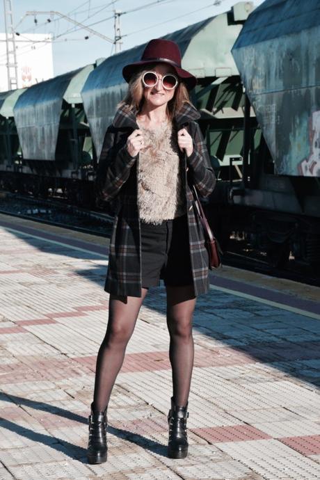 Autumn colors chaquetón-cuadros-cozy-gafas-redondas-retro-otoño-fedora