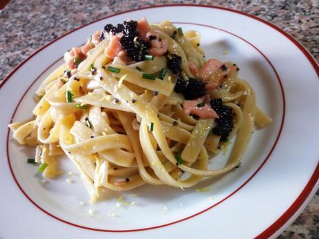 Pasta con salmón y huevas de lumpo - Fettucce con salmone e uova di lompo - Spaghetti with black lumpfish