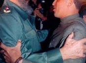 Fidel Chávez, primer abrazo