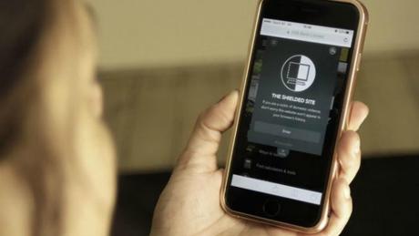 Esta organización ha creado una web que no deja rastro para ayudar a mujeres maltratadas