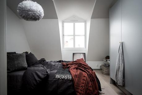 mobiliario negro marmol de carrara distribución abierta detalles en bronce decoración sofisticada elegante decoración pisos pequeños blog decoración nórdica atico nórdico 