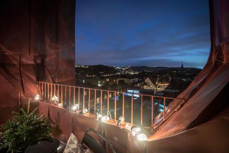 mobiliario negro marmol de carrara distribución abierta detalles en bronce decoración sofisticada elegante decoración pisos pequeños blog decoración nórdica atico nórdico 