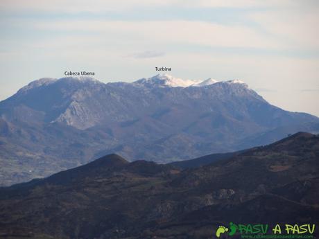 Vista del Turbina y Cabeza Ubena desde el Torre en Piloña