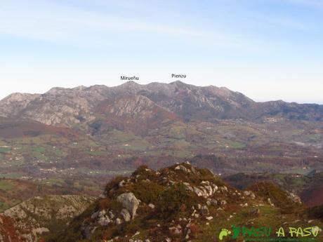 Vista del Pienzu y Mirueñu desde el Torre en Piloña