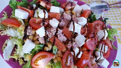 Ensalada de atún queso y membrillo