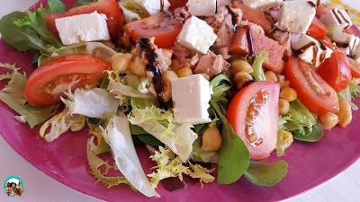 Ensalada de atún queso y membrillo