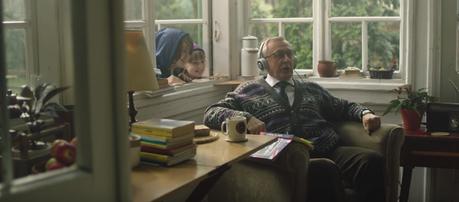 Un adorable señor intenta aprender inglés en uno de los spots navideños más vistos del año