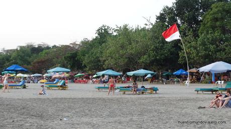 Bali; el Templo de Tanah Lot y las playas de Kuta