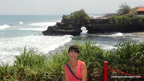 Bali; el Templo de Tanah Lot y las playas de Kuta