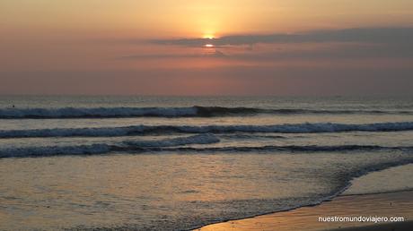Bali; el Templo de Tanah Lot y las playas de Kuta