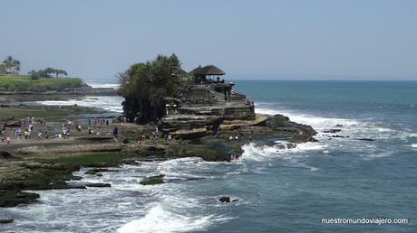 Bali; el Templo de Tanah Lot y las playas de Kuta