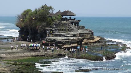 Bali; el Templo de Tanah Lot y las playas de Kuta