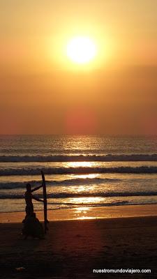 Bali; el Templo de Tanah Lot y las playas de Kuta