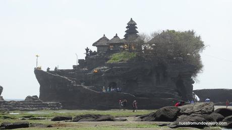 Bali; el Templo de Tanah Lot y las playas de Kuta