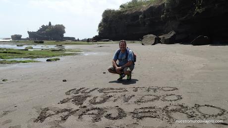 Bali; el Templo de Tanah Lot y las playas de Kuta