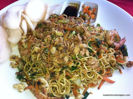 Bali; el Templo de Tanah Lot y las playas de Kuta