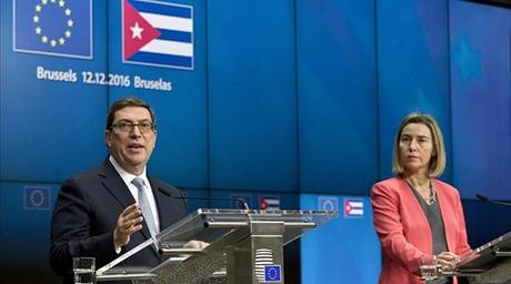 Bruno Rodríguez y Federica Mogherini durante la conferencia de prensa posterior a la firma del Acuerdo. Foto: AP / Virginia Mayo.