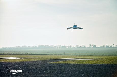 Amazon completa la primera entrega de productos con drones