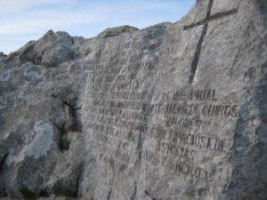 Epitafio en el Mirador de Ordiales