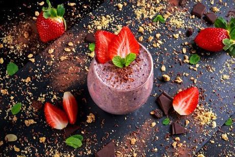 Batido adelgazante y saludable de fresa, avena y jengibre