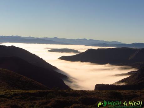 Mar de nubes hacia el Valle de Bobia