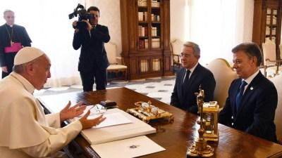 Papa Francisco reúne a Santos y Uribe en el Vaticano