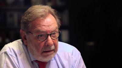 A la puta calle, el autorretrato de Cebrián y las fotos rotas o quemadas del rey.