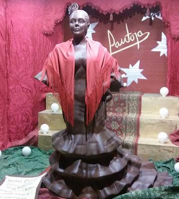 A la puta calle, el autorretrato de Cebrián y las fotos rotas o quemadas del rey.