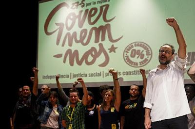 A la puta calle, el autorretrato de Cebrián y las fotos rotas o quemadas del rey.