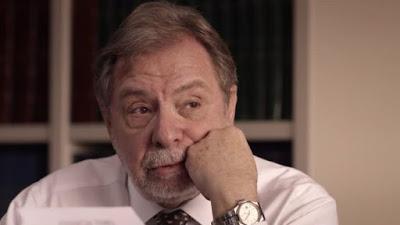 A la puta calle, el autorretrato de Cebrián y las fotos rotas o quemadas del rey.