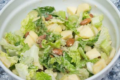 Ensalada Waldorf navideña de apio y manzana en Argentina