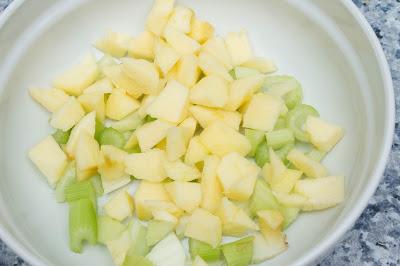 Ensalada Waldorf navideña de apio y manzana en Argentina