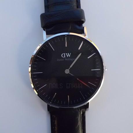 Classic Black Reading / Daniel Wellington