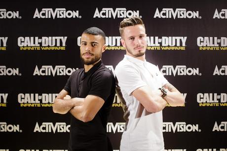 Saúl Ñíguez y Rafinha Alcántara demuestran sus habilidades en Call of Duty:Infinite Warfare