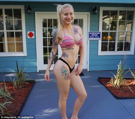 Una modelo fitness muestra la transformación de su cuerpo tras sufrir un cáncer