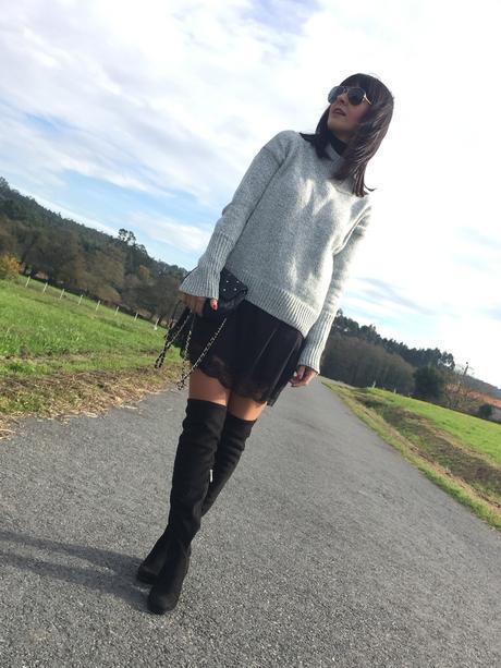 Vestido negro con puntilla y cuello alto photo 5BCA8CF3-C268-4018-A856-A004A192D62E_zpsarndevep.jpg