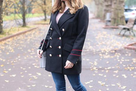 Un abrigo navy con mucha Alma Un abrigo navy con mucha Alma