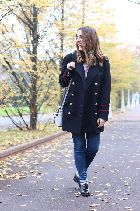 Un abrigo navy con mucha Alma Un abrigo navy con mucha Alma