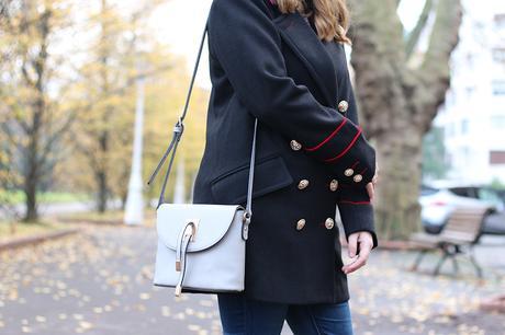 Un abrigo navy con mucha Alma Un abrigo navy con mucha Alma