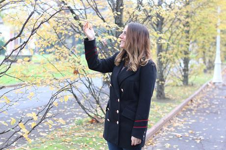 Un abrigo navy con mucha Alma Un abrigo navy con mucha Alma