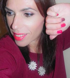 Manzana de caramelo: Maquillaje, uñas y propuesta de moda.