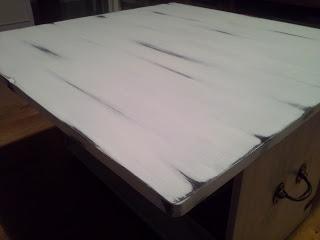 Tuneando mesas con pintura a la tiza.