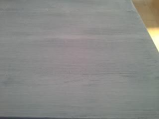 Tuneando mesas con pintura a la tiza.