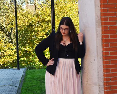 Outfit of the Day ~ Falda midi + corsé - Sexy Lady