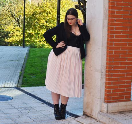 Outfit of the Day ~ Falda midi + corsé - Sexy Lady