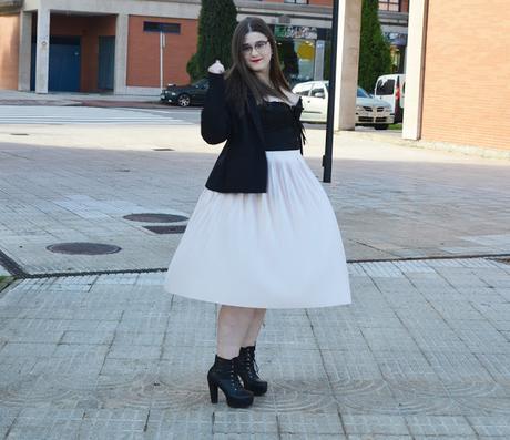 Outfit of the Day ~ Falda midi + corsé - Sexy Lady