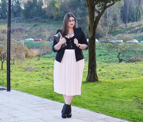 Outfit of the Day ~ Falda midi + corsé - Sexy Lady