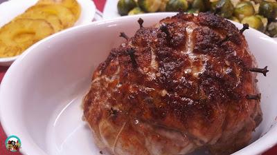 Jamón asado con piña